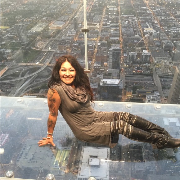 Meet your Posher, Sandy - Picture 2 of 3